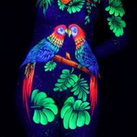 UV Bodypainting Parrots