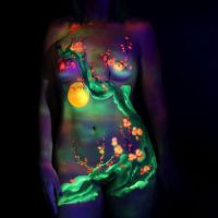 UV Bodypainting Japanese Bloom