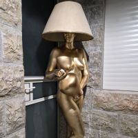 ציור-גוף-מנורה-מוזהבת