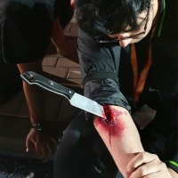 1_Casualty-Effects-knife-in-arm